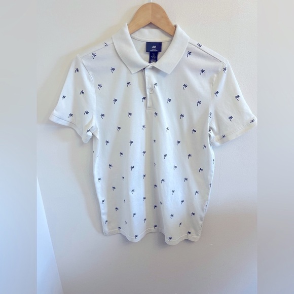 Semi New 🤍 H&M White and Black Polo Shirt with Geometric Pattern - Picture 7 of 8